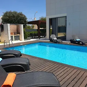 https://albufeira-oura-beach-v4-villa-marisa.hotelaalgarve.com